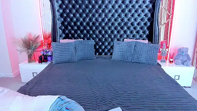 Rebecca Diamond online show from August 6, 2026, 5:35 am
