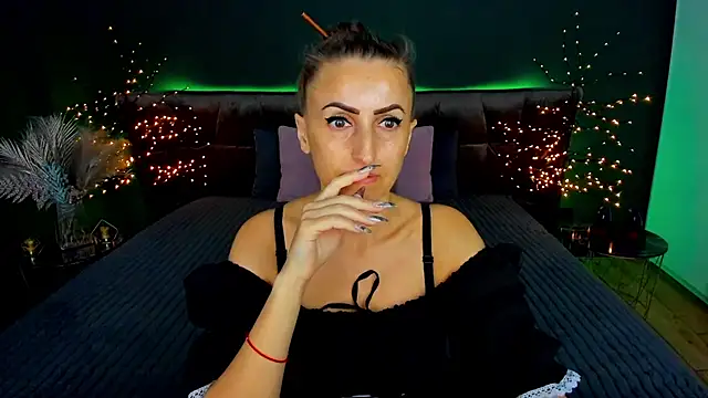 Rebecca Diamond online show from September 23, 2025, 5:36 am