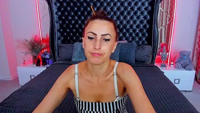 Rebecca Diamond online show from July 16, 2026, 5:26 am