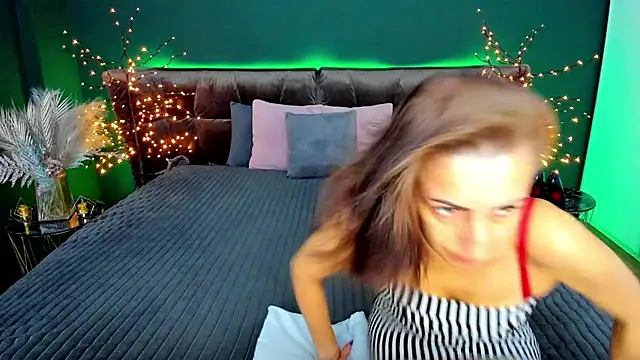 Rebecca Diamond online show from September 10, 2025, 5:28 am