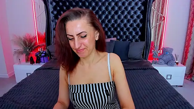 Rebecca Diamond online show from April 26, 2026, 5:49 am