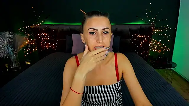 Rebecca Diamond online show from September 22, 2025, 5:35 am