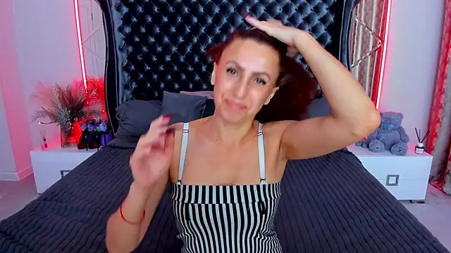 Snapshot of Rebecca_Diamond chatting on June 2, 2026, 5:40 am Rebecca Diamond online show from June 2, 2026, 5:40 am
