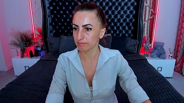 Snapshot of Rebecca_Diamond chatting on May 11, 2026, 5:42 am Rebecca Diamond online show from May 11, 2026, 5:42 am