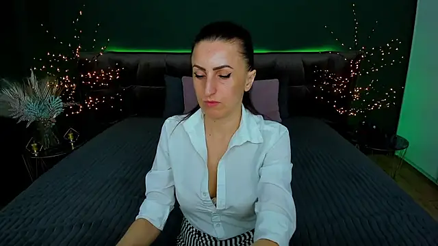 Rebecca Diamond online show from March 19, 2025, 3:29 pm