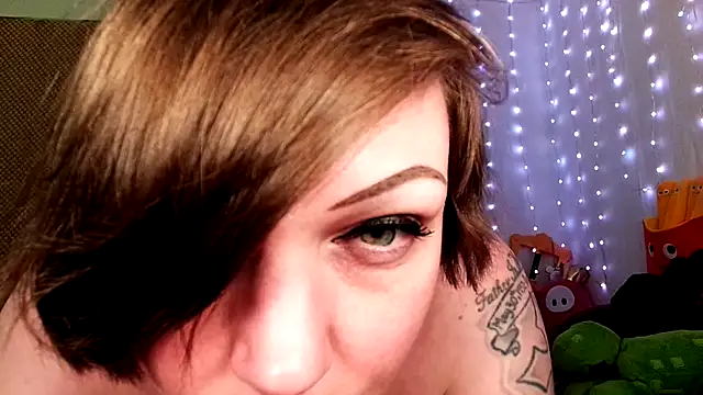 GamerGirlRoxyAndLee online show from March 2, 2025, 4:07 am