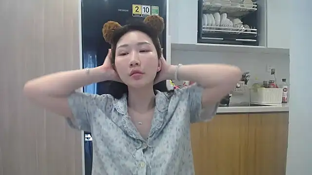 Asiagirll online show from July 7, 2026, 7:23 am