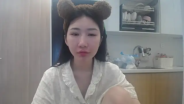 Asiagirll online show from May 3, 2026, 3:11 am