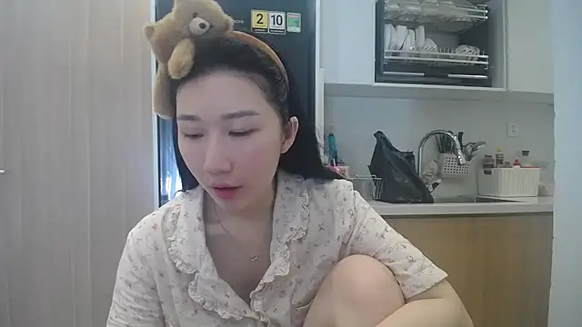 Asiagirll online show from July 14, 2026, 2:05 am
