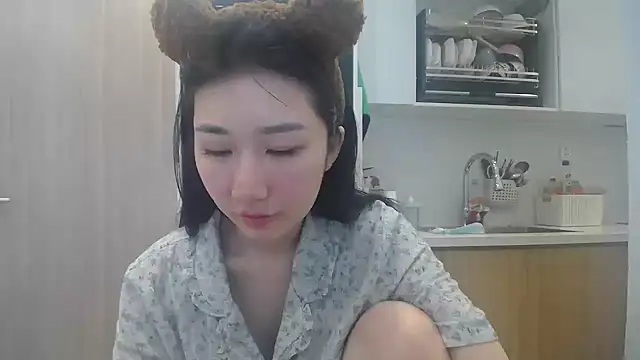 Asiagirll online show from May 2, 2026, 2:28 am