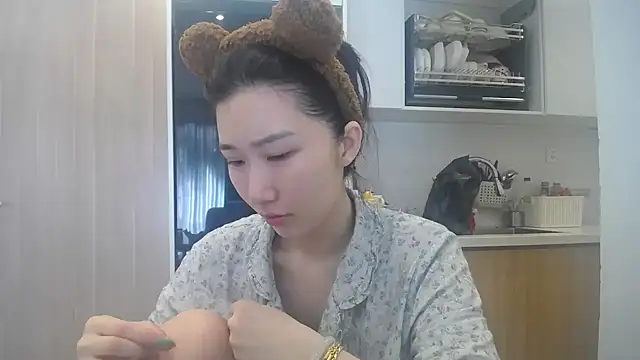 Asiagirll online show from June 20, 2026, 1:10 am