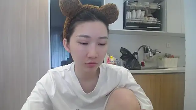 Asiagirll online show from June 17, 2026, 3:17 am