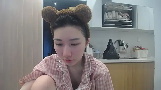 Asiagirll online show from May 25, 2026, 10:41 pm