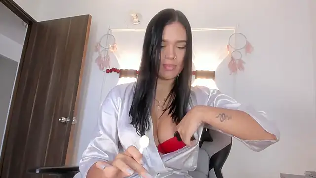 Snapshot of Hanna_Risso chatting on July 24, 2026, 6:37 pm Hanna Risso online show from July 24, 2026, 6:37 pm