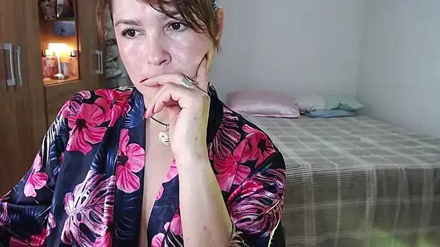 solamatista11 online show from February 25, 2026, 8:52 pm