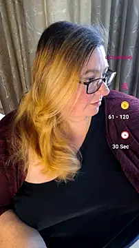 Snapshot of Iceprincess2bad4u chatting on July 5, 2026, 6:09 am Iceprincess2bad4u online show from July 5, 2026, 6:09 am