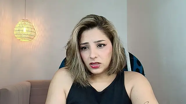 YummyAnna  online show from June 17, 2026, 7:24 pm