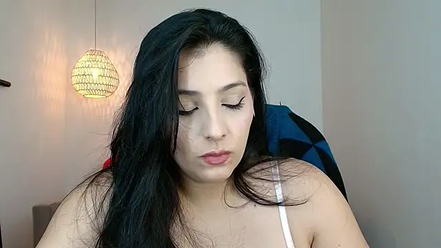 YummyAnna  online show from November 5, 2025, 8:01 pm