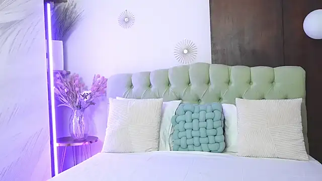 Britney Lynn online show from September 29, 2025, 3:57 am