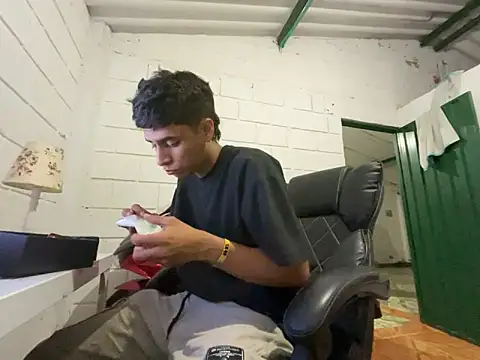 Max TheHorseDick online show from November 24, 2025, 1:38 am