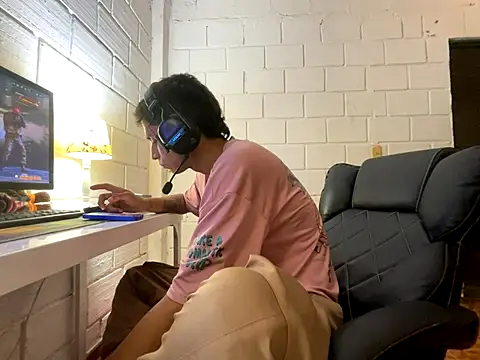 Max TheHorseDick online show from November 3, 2025, 12:38 am