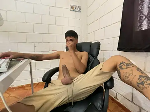Snapshot of Max_TheHorseDick chatting on May 14, 2026, 5:54 pm Max TheHorseDick online show from May 14, 2026, 5:54 pm
