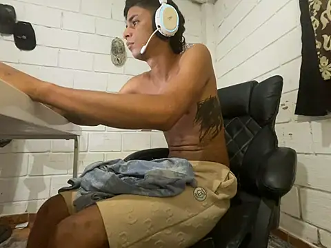 Max TheHorseDick online show from August 7, 2026, 2:12 pm