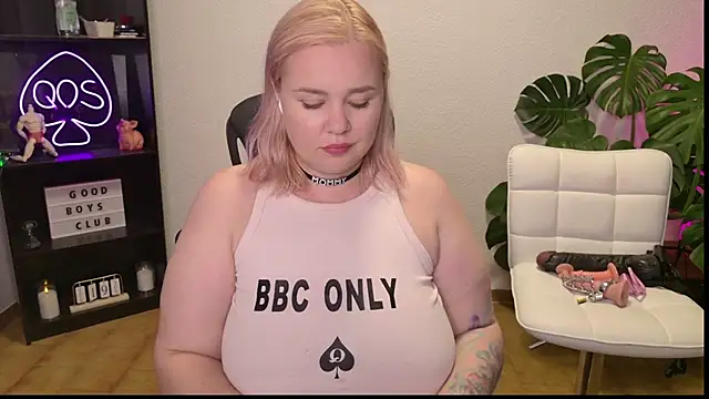 MargotGrey online show from June 19, 2026, 4:13 pm
