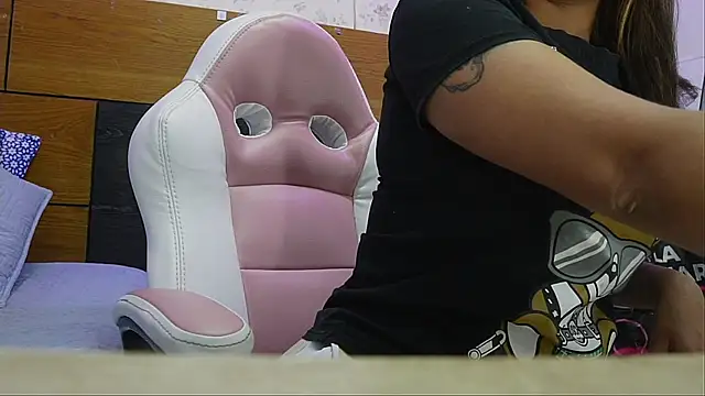 mssburbuja online show from March 22, 2025, 3:09 am