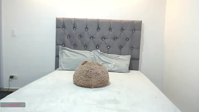 Snapshot of Maya_Lewis chatting on March 5, 2025, 10:43 pm Maya Lewis online show from March 5, 2025, 10:43 pm