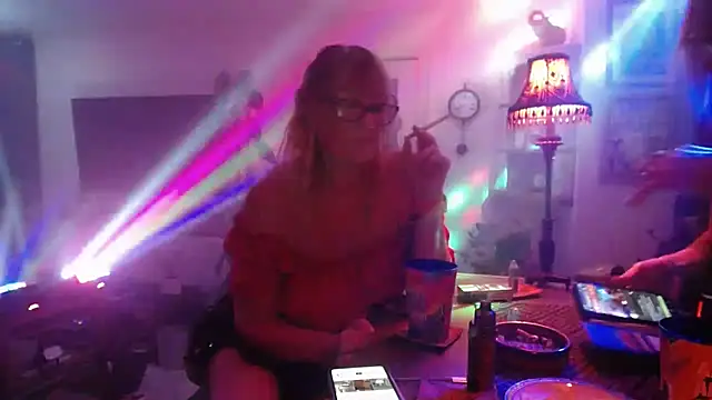 Snapshot of COUPLE4VOYEUR01 chatting on October 4, 2025, 6:42 pm COUPLE4VOYEUR01 online show from October 4, 2025, 6:42 pm