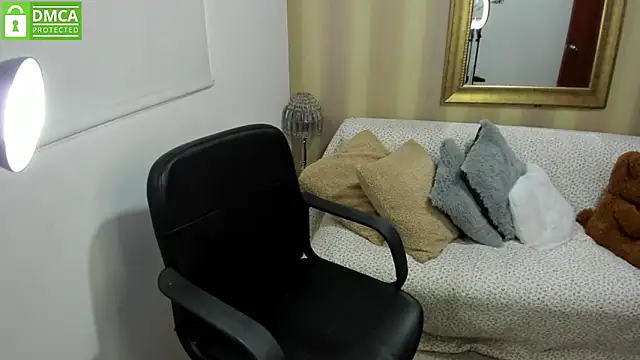 NicolettColin online show from September 30, 2025, 6:25 pm