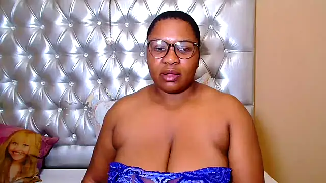 Snapshot of missboobsxx chatting on February 13, 2026, 7:41 am missboobsxx online show from February 13, 2026, 7:41 am