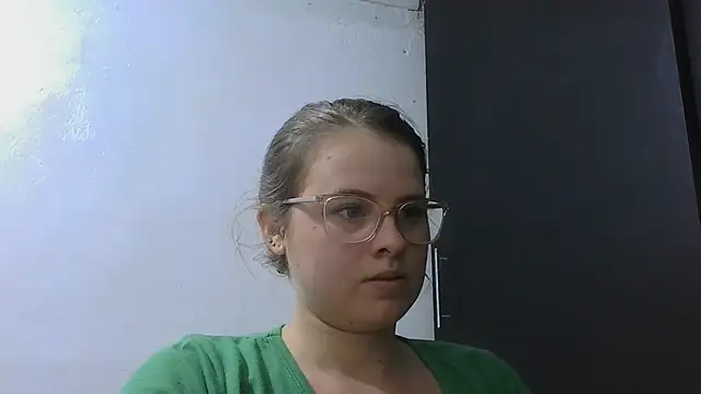 Snapshot of HellenMiyer1111 chatting on July 21, 2026, 5:58 pm HellenMiyer1111 online show from July 21, 2026, 5:58 pm