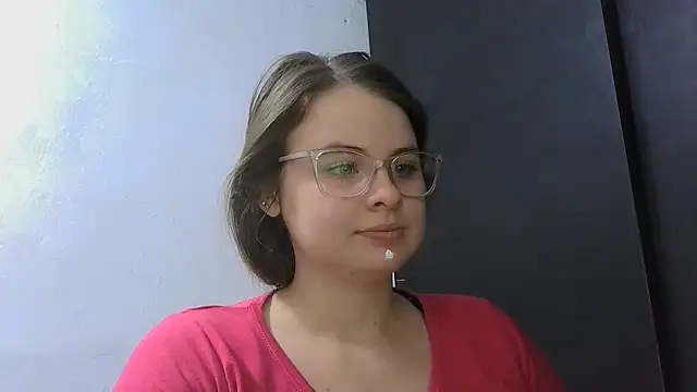Snapshot of HellenMiyer1111 chatting on July 15, 2026, 2:13 pm HellenMiyer1111 online show from July 15, 2026, 2:13 pm