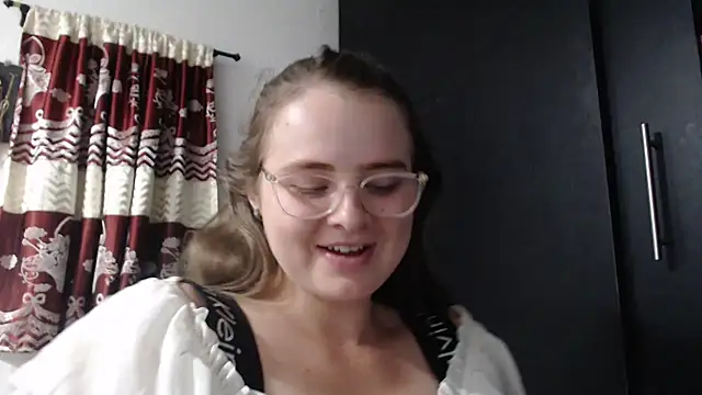 HellenMiyer1111 online show from September 13, 2025, 6:19 pm