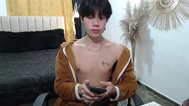 Elio-cam online show from September 23, 2025, 1:01 am