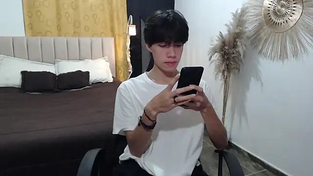 Elio-cam online show from November 15, 2025, 1:42 am