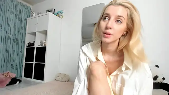 Snapshot of KenzieDawton chatting on November 14, 2025, 4:32 pm KenzieDawton online show from November 14, 2025, 4:32 pm