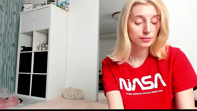 Snapshot of KenzieDawton chatting on March 6, 2025, 6:30 am KenzieDawton online show from March 6, 2025, 6:30 am