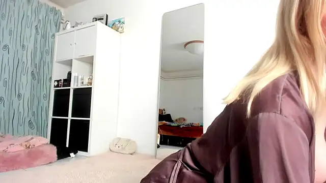 Snapshot of KenzieDawton chatting on January 16, 2026, 4:49 am KenzieDawton online show from January 16, 2026, 4:49 am