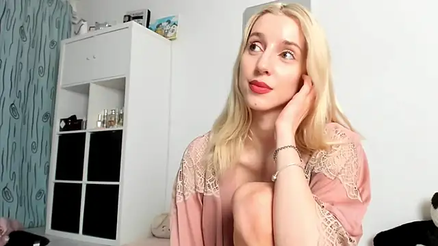 Snapshot of KenzieDawton chatting on September 8, 2025, 7:46 pm KenzieDawton online show from September 8, 2025, 7:46 pm