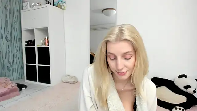KenzieDawton online show from May 18, 2026, 4:23 pm