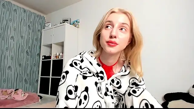 Snapshot of KenzieDawton chatting on January 26, 2025, 5:13 am KenzieDawton online show from January 26, 2025, 5:13 am