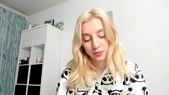 Snapshot of KenzieDawton chatting on November 27, 2025, 4:46 am KenzieDawton online show from November 27, 2025, 4:46 am