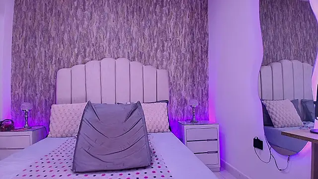 raven lilith  online show from March 19, 2026, 3:06 am