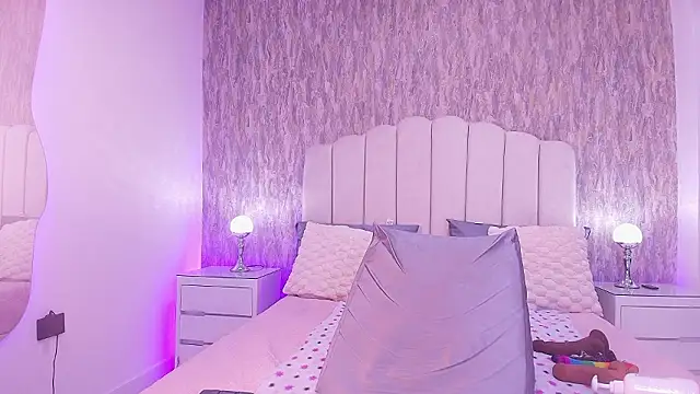 raven lilith  online show from February 6, 2026, 3:24 am