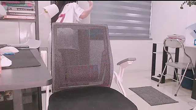 Snapshot of Shyn__ chatting on March 7, 2026, 6:42 am Shyn online show from March 7, 2026, 6:42 am