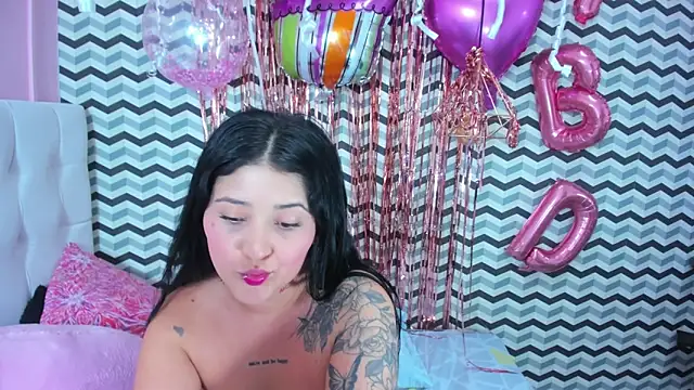 BIANCAROY1 online show from October 4, 2025, 7:15 pm