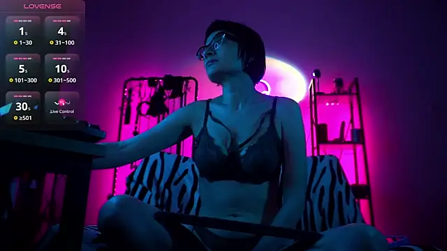 CyberXGoddess online show from December 4, 2025, 2:32 am